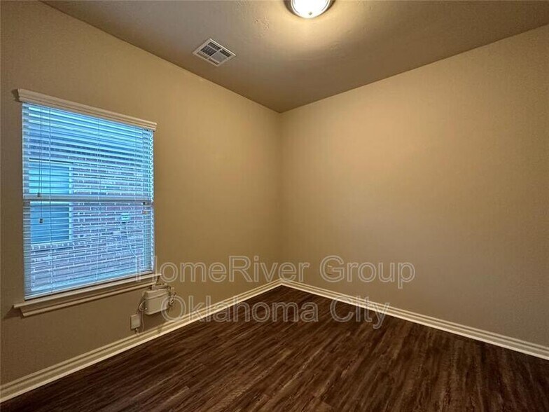 Building Photo - 926 SW 92nd St