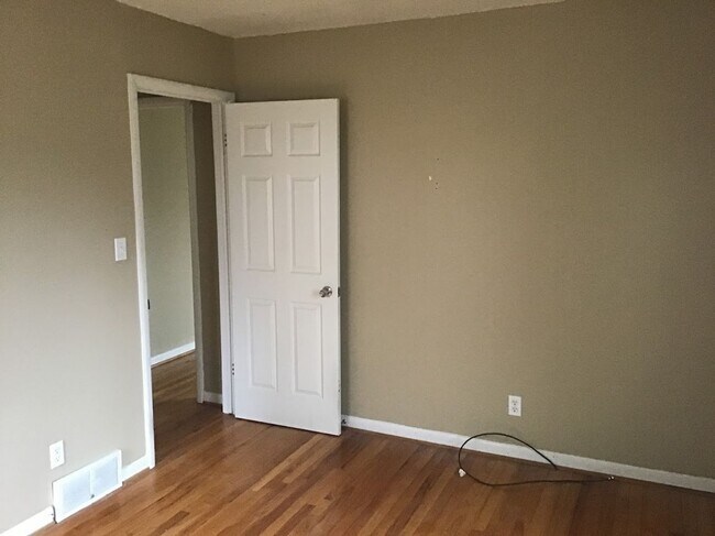 Building Photo - COMING SOON! - Newly Renovated 3Bd, 2Bth i...