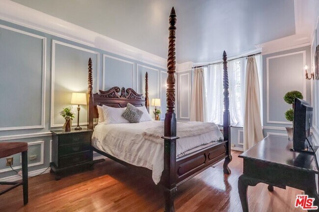 Building Photo - 642 S Bronson Ave