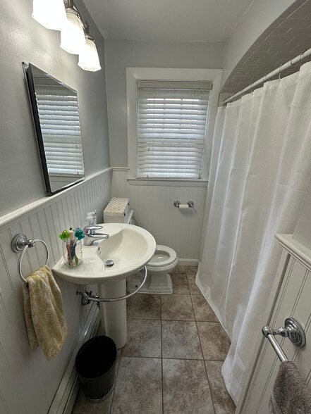 Building Photo - 65 Sherry Ave