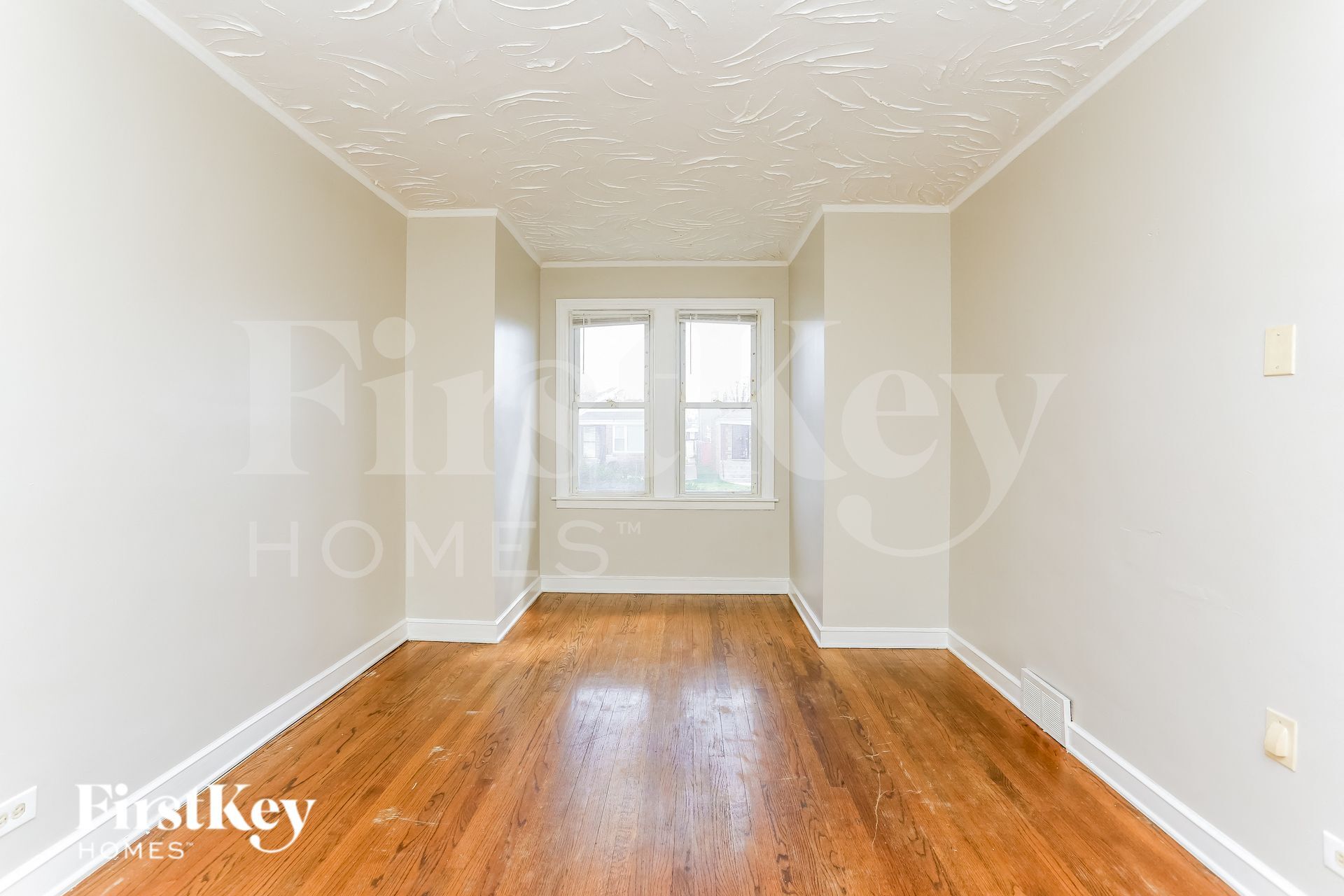 Building Photo - 8106 S Maplewood Ave