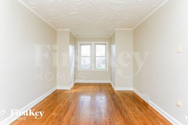 Building Photo - 8106 S Maplewood Ave