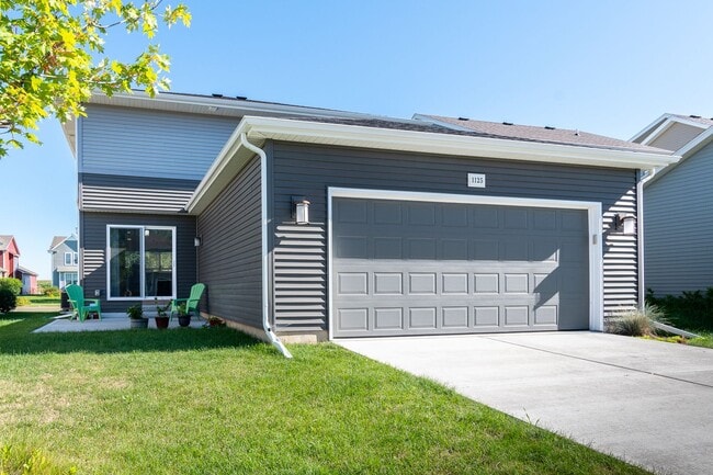 Building Photo - Professionally Managed Home in Convenient ...
