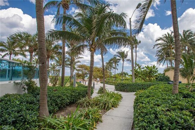 Building Photo - 9172 Collins Ave