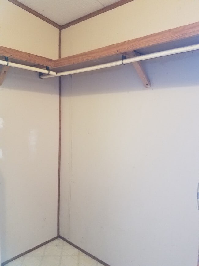 Building Photo - 1617 Nettle Knob Rd