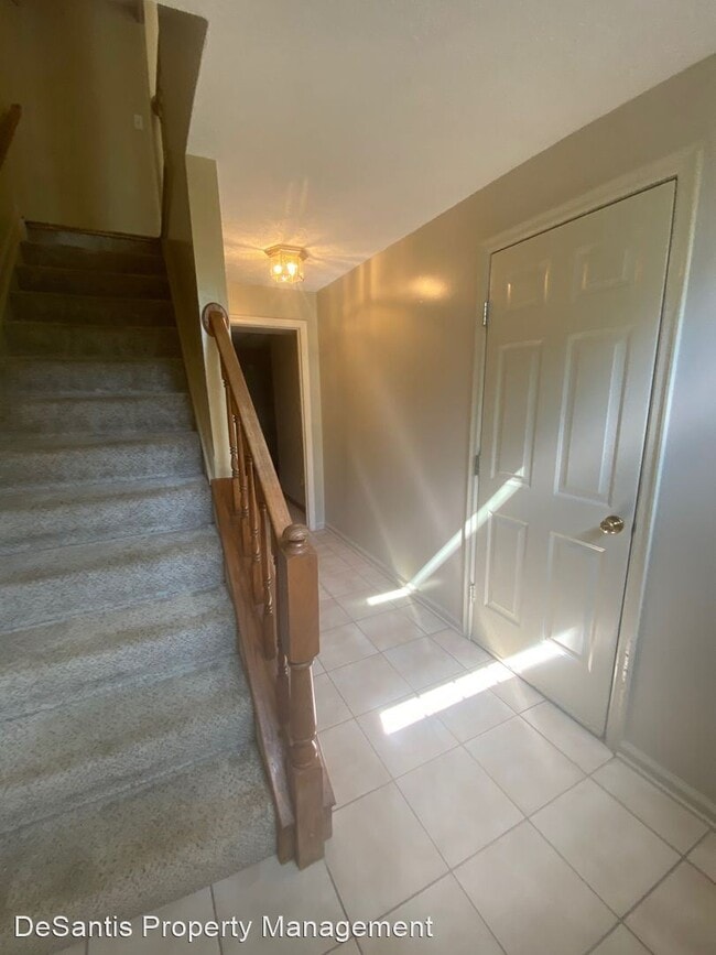 Building Photo - 3 br, 2.5 bath House - 902 Lexington Drive