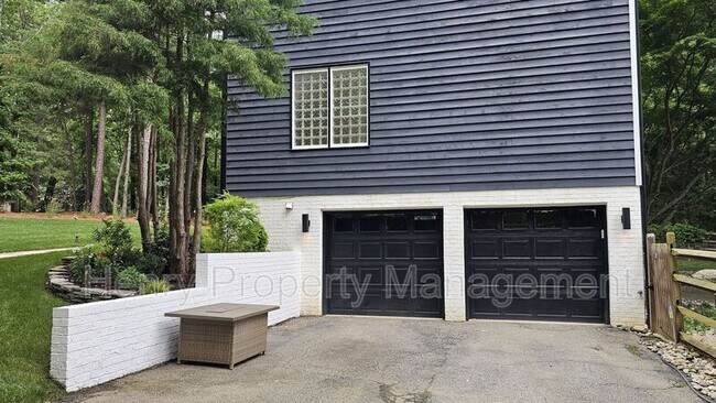 Building Photo - 4521 Briarglen Ln