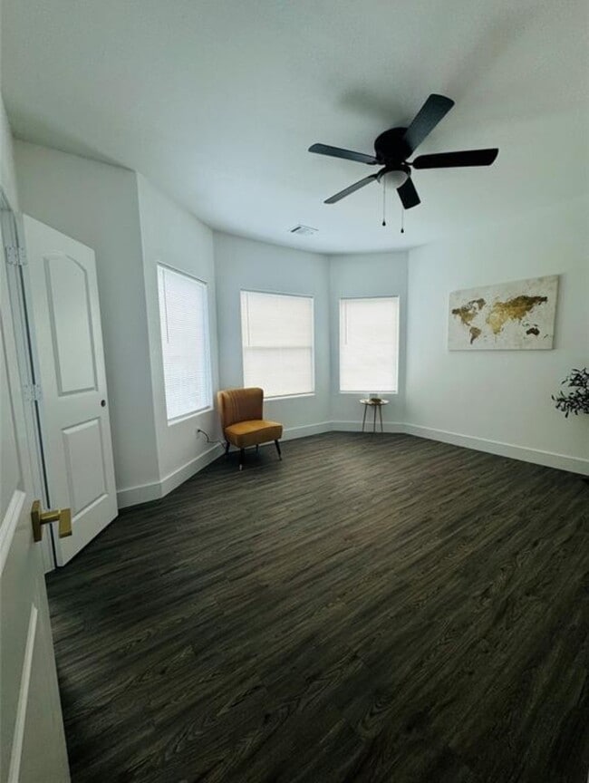 Building Photo - 1621 Wellington St