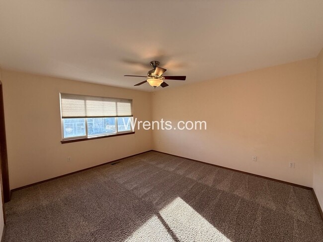 Building Photo - Beautiful 5-mile prairie home! Available now!