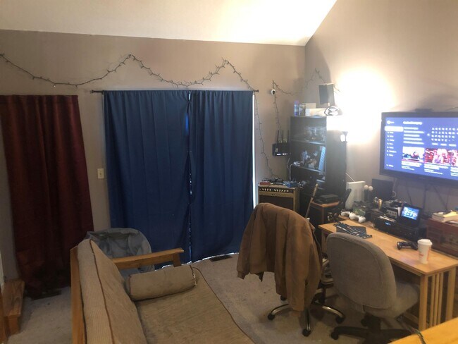 Building Photo - 109 N Busey Ave