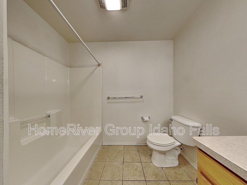 Building Photo - 3180 Chasewood Dr