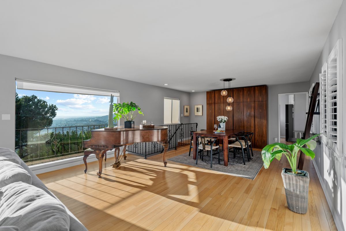 Building Photo - 4350 Summit Dr