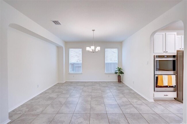 Building Photo - 1929 Stinnett Dr