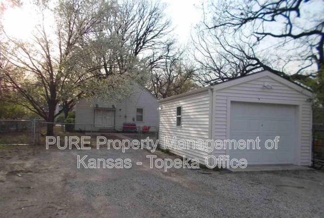 Building Photo - 214 NW Broadmoor Ave