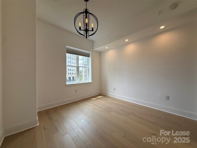 Building Photo - 4625 Piedmont Row Dr