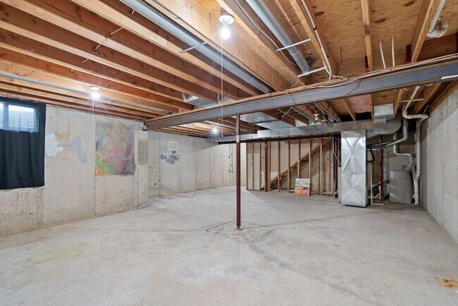 Building Photo - {13862} Spacious townhome in Prime Location + Maintenance Provided Community + Neighborhood Pool ...