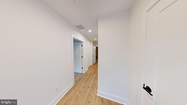 Building Photo - 5617 Vermillion Cir