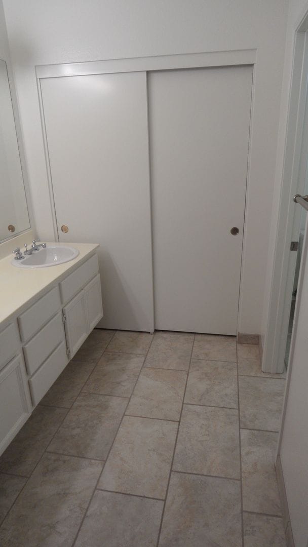 Building Photo - Clean & Spacious 2BR 2BA Two-Story, All Up...