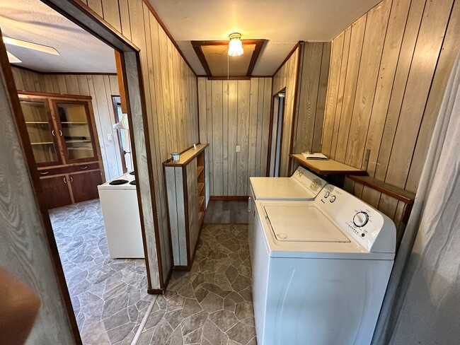 Building Photo - 2 Bed 1 Bath House in Murray