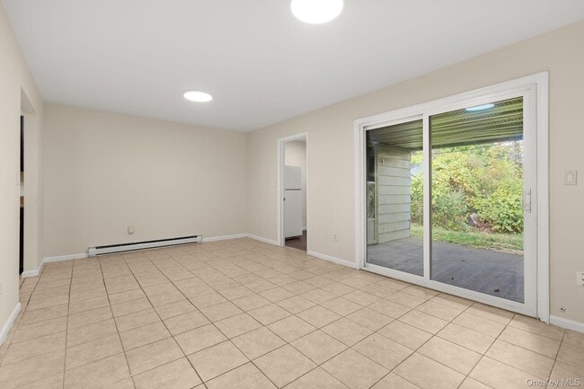 Building Photo - 500 NY-299