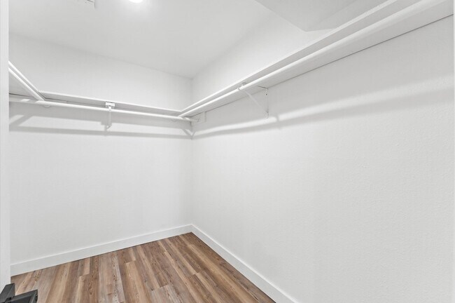 Building Photo - 17331 Red Oak Dr