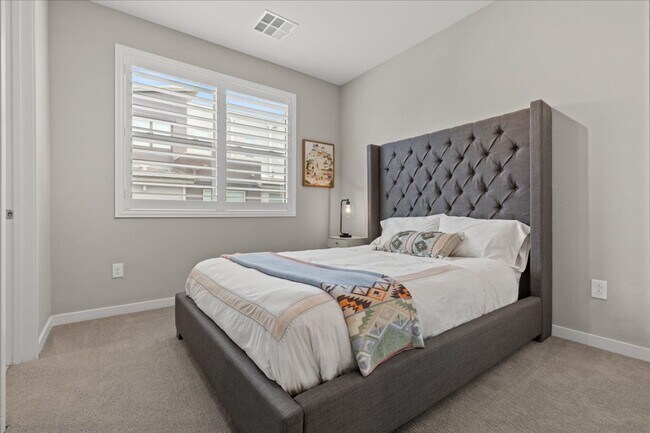 Building Photo - Luxurious, Modern, Completely Renovated 3 Bedroom Home In the Heart of Summerlin