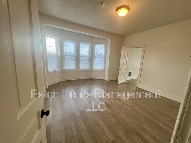 Building Photo - 123 S Richland Ave