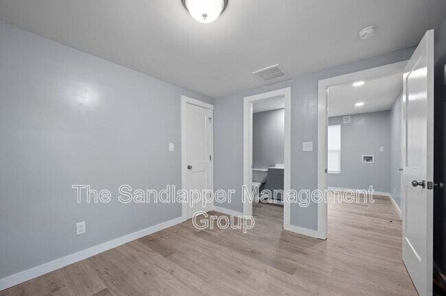 Building Photo - 2645 Oregon Ave