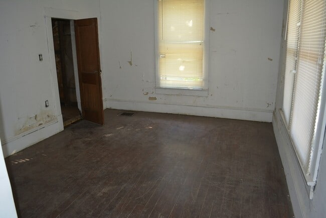 Building Photo - 837 Kentucky Ave SW