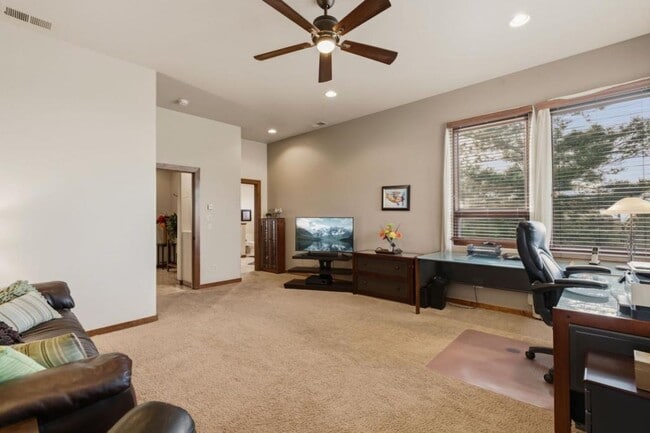 Building Photo - 13415 Pino Ridge Pl NE