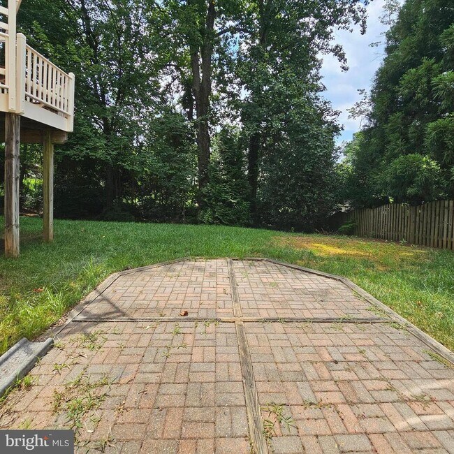 Building Photo - 5267 Tractor Ln