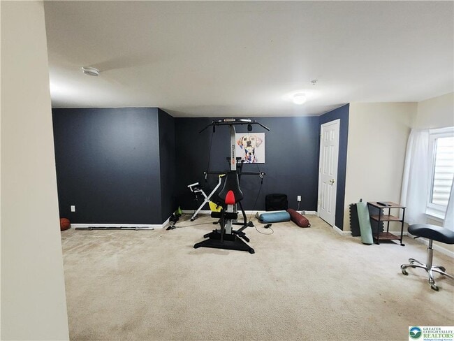 Building Photo - 972 King Way