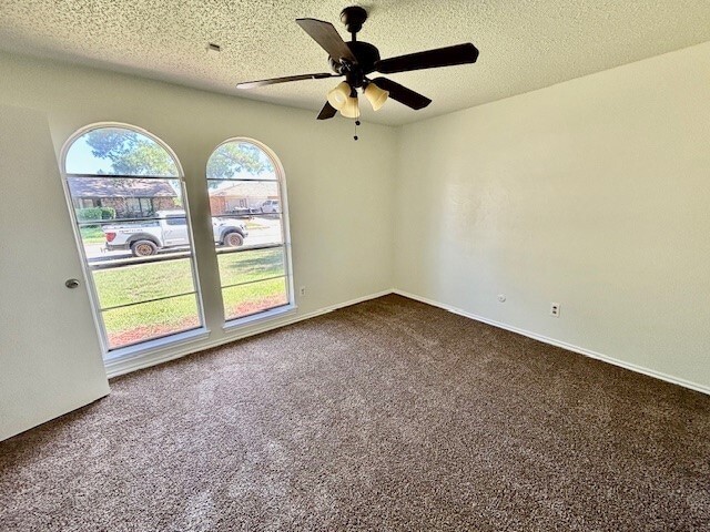 Building Photo - 2304 Vineyard Dr