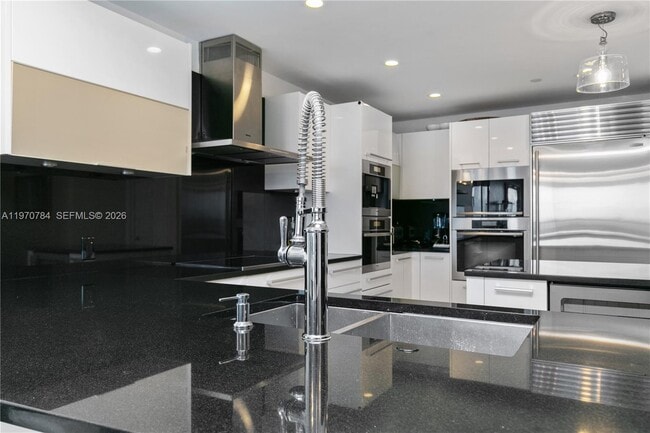 Building Photo - 17121 Collins Ave