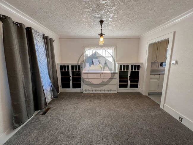 Building Photo - Adorable Historical Home