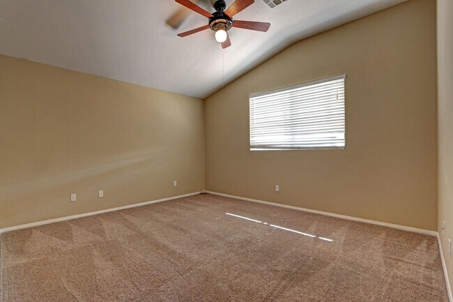 Building Photo - WONDERFUL HOME LOCATED IN DESIRABLE NORTH ...