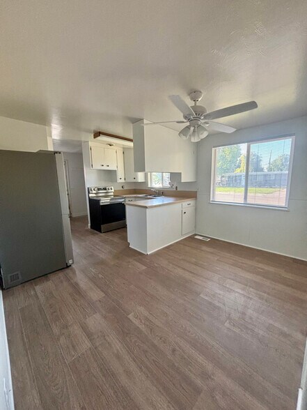Building Photo - 2277 Logan Dr