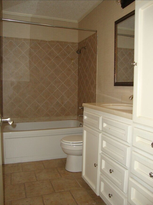 Building Photo - 202 Margarita Dr