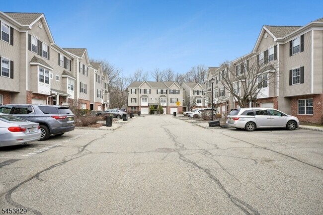 Building Photo - 55 Greenbrook Dr