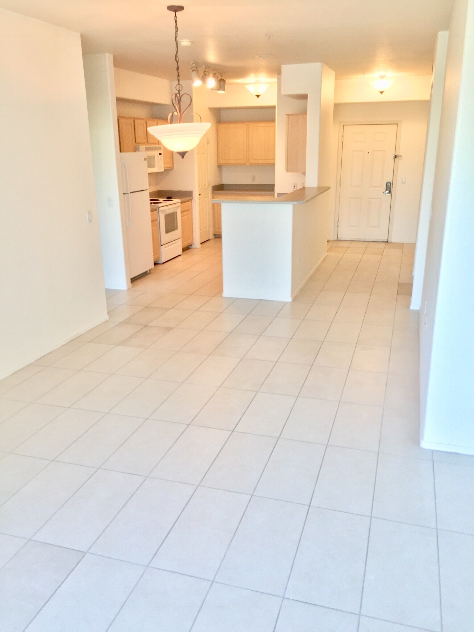 Building Photo - 420 W 1st St