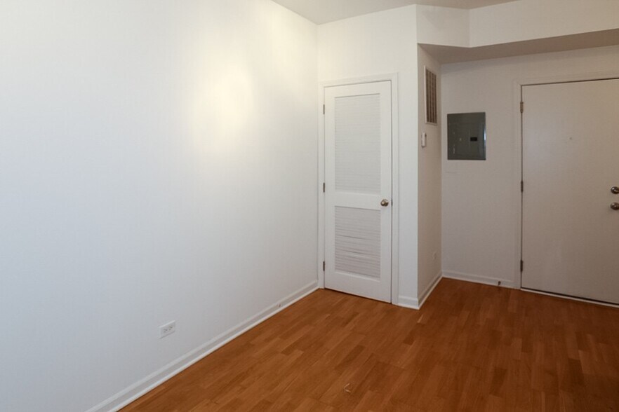 Building Photo - 5054 N Winthrop Ave