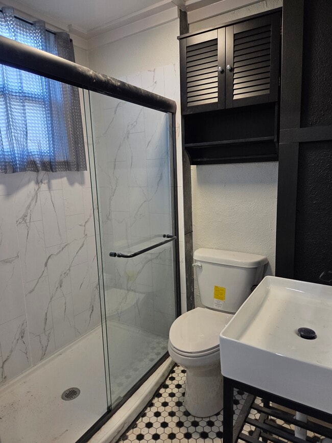 Building Photo - 8546 Kessler St