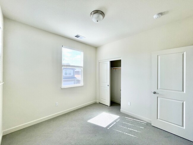 Building Photo - Beautiful 4 Bed 3 Bath Home in W Section Rohnert Park- $3,800 per month!