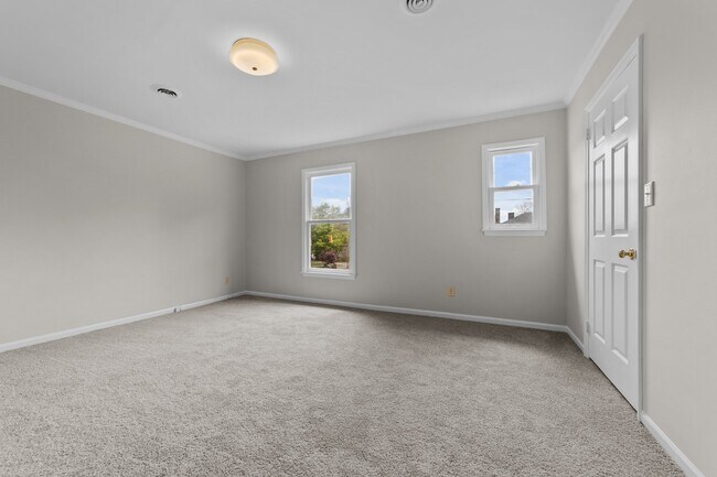 Building Photo - 803 W Davis St