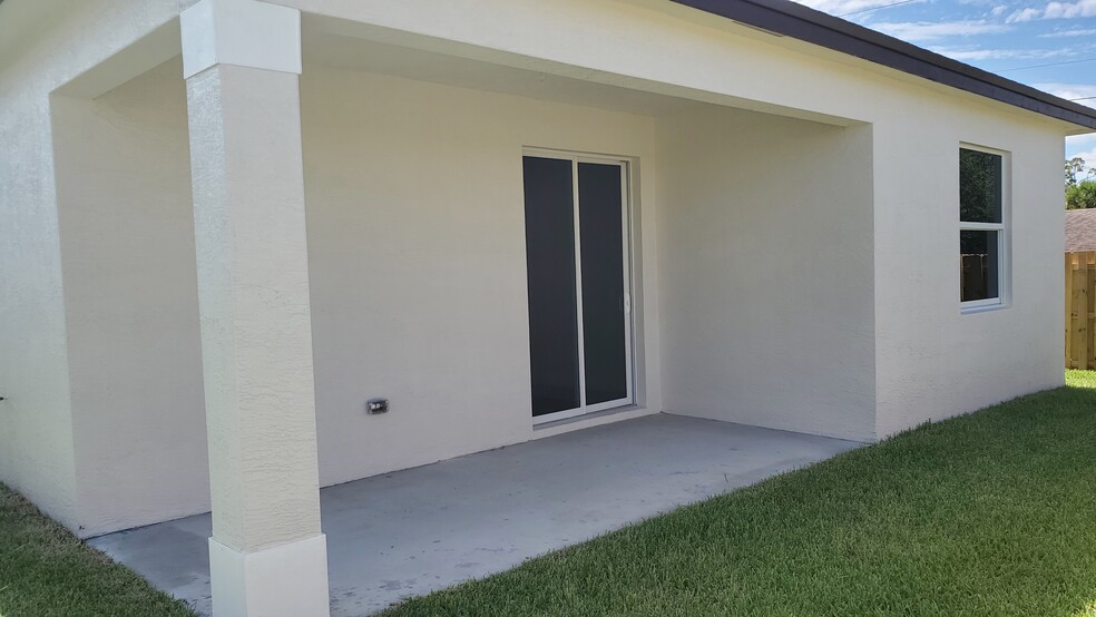 Building Photo - 61 Marie Dr