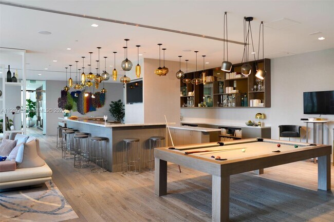 Building Photo - 650 NE 32nd St