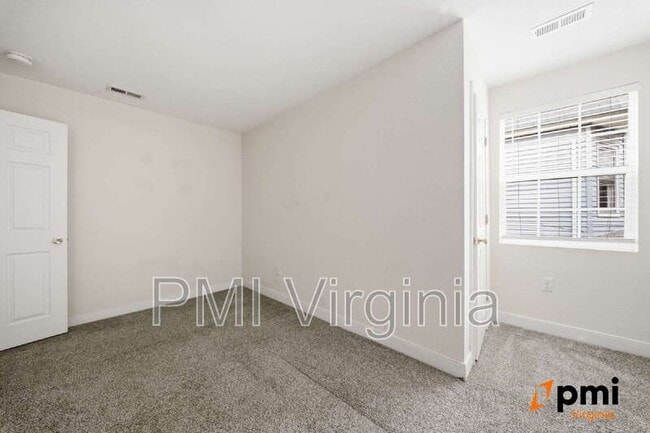 Building Photo - 324 W 36th St