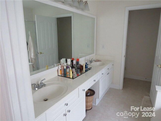Building Photo - 1003 Basin Ct