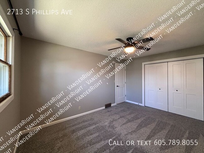 Building Photo - 2713 S Phillips Ave