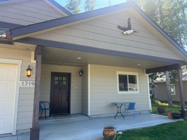 Building Photo - Sandpointe Home